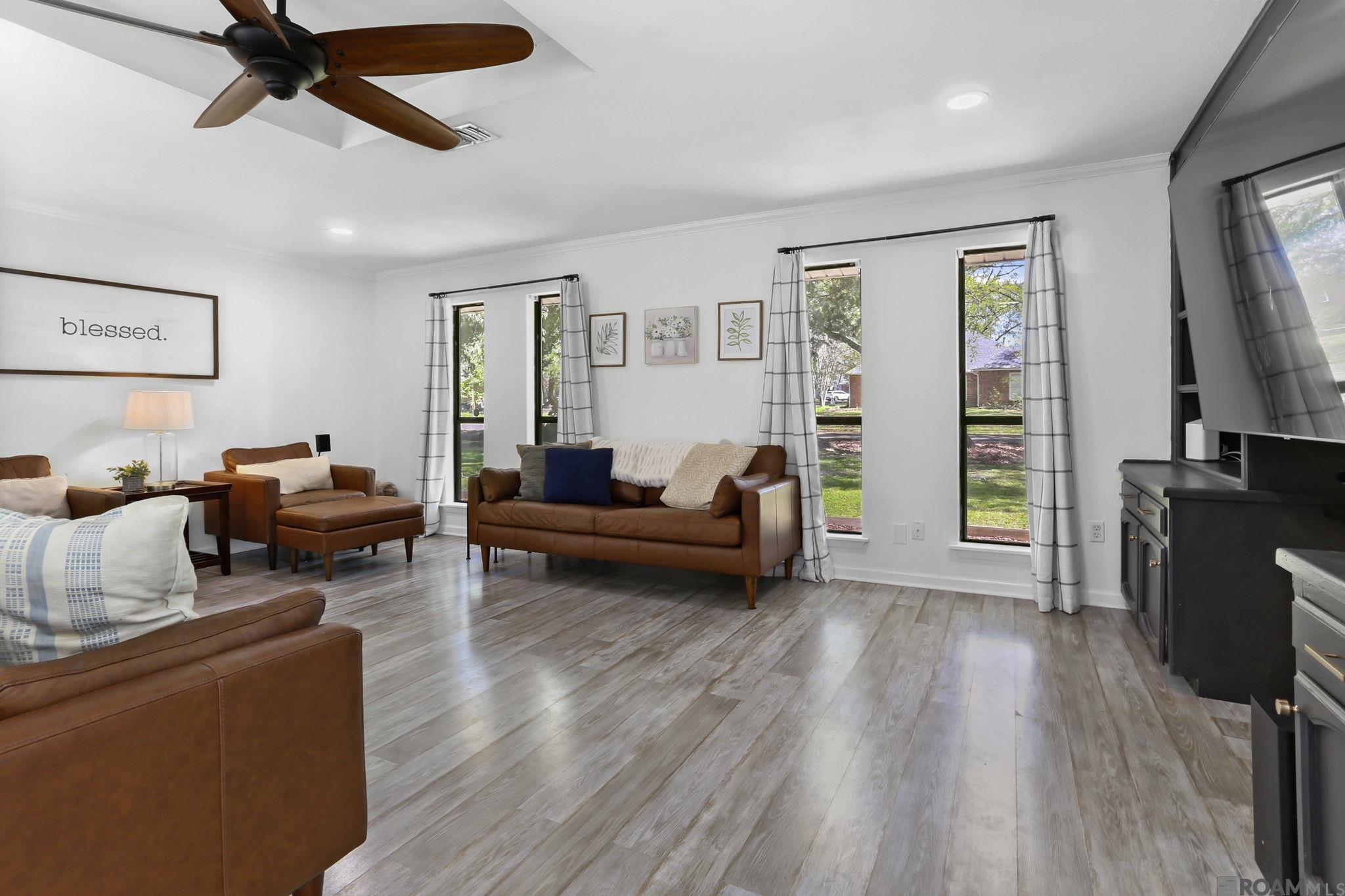 Property Photo: 4891 Lakewood Dr LA 70791