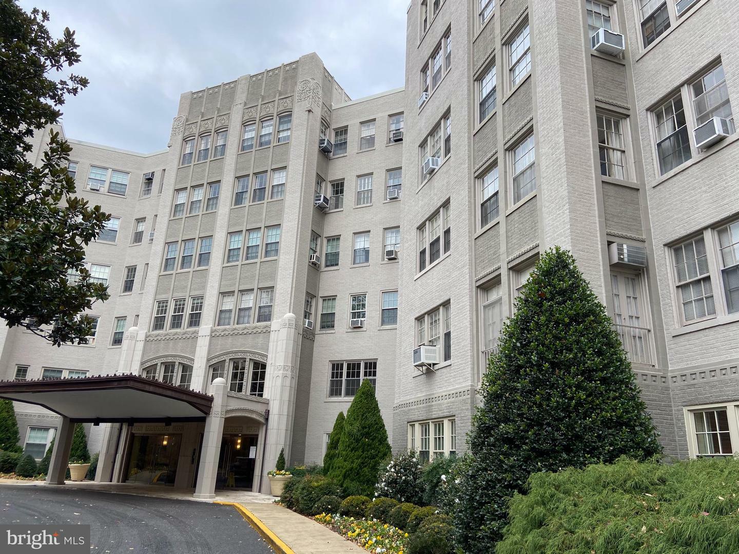 Property Photo: 2737 Devonshire Place NW 20 DC 20008