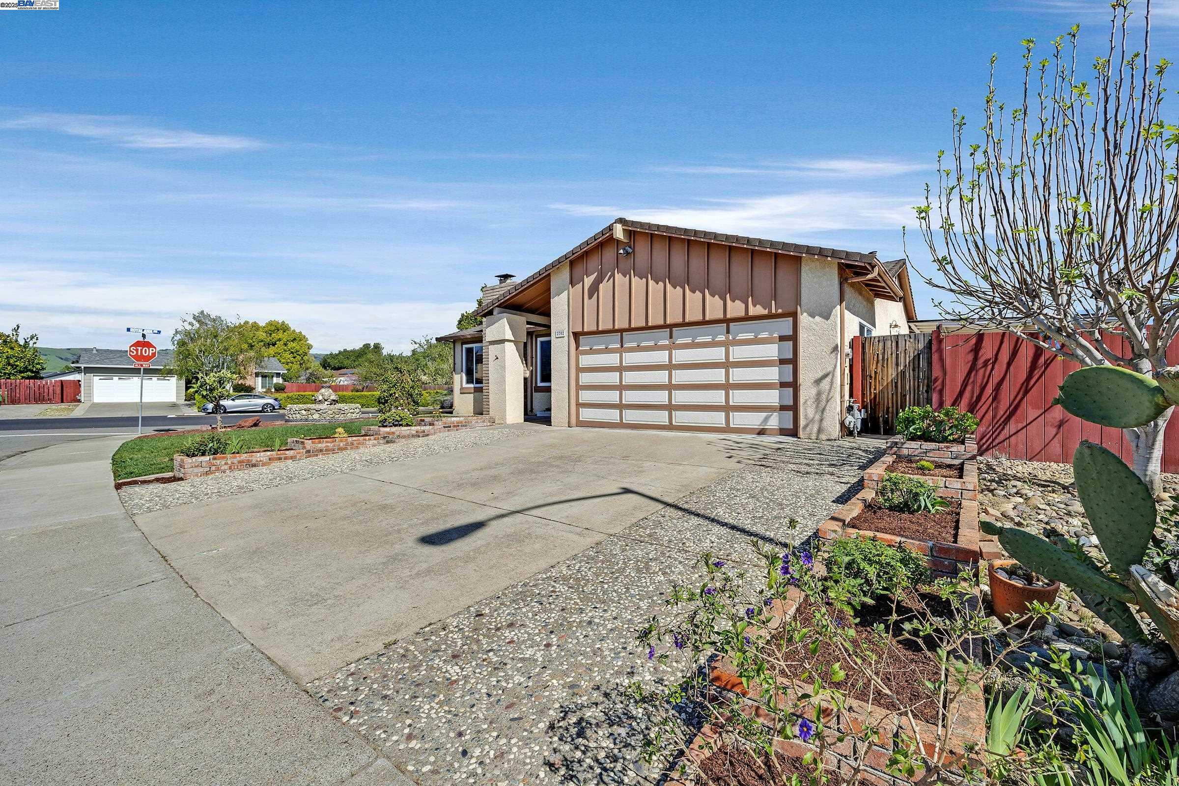 Property Photo: 2702 Chinook Ct CA 94587