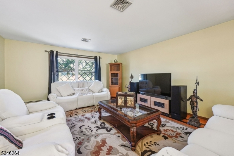 Property Photo: 6 Persimmon Ct NJ 08816