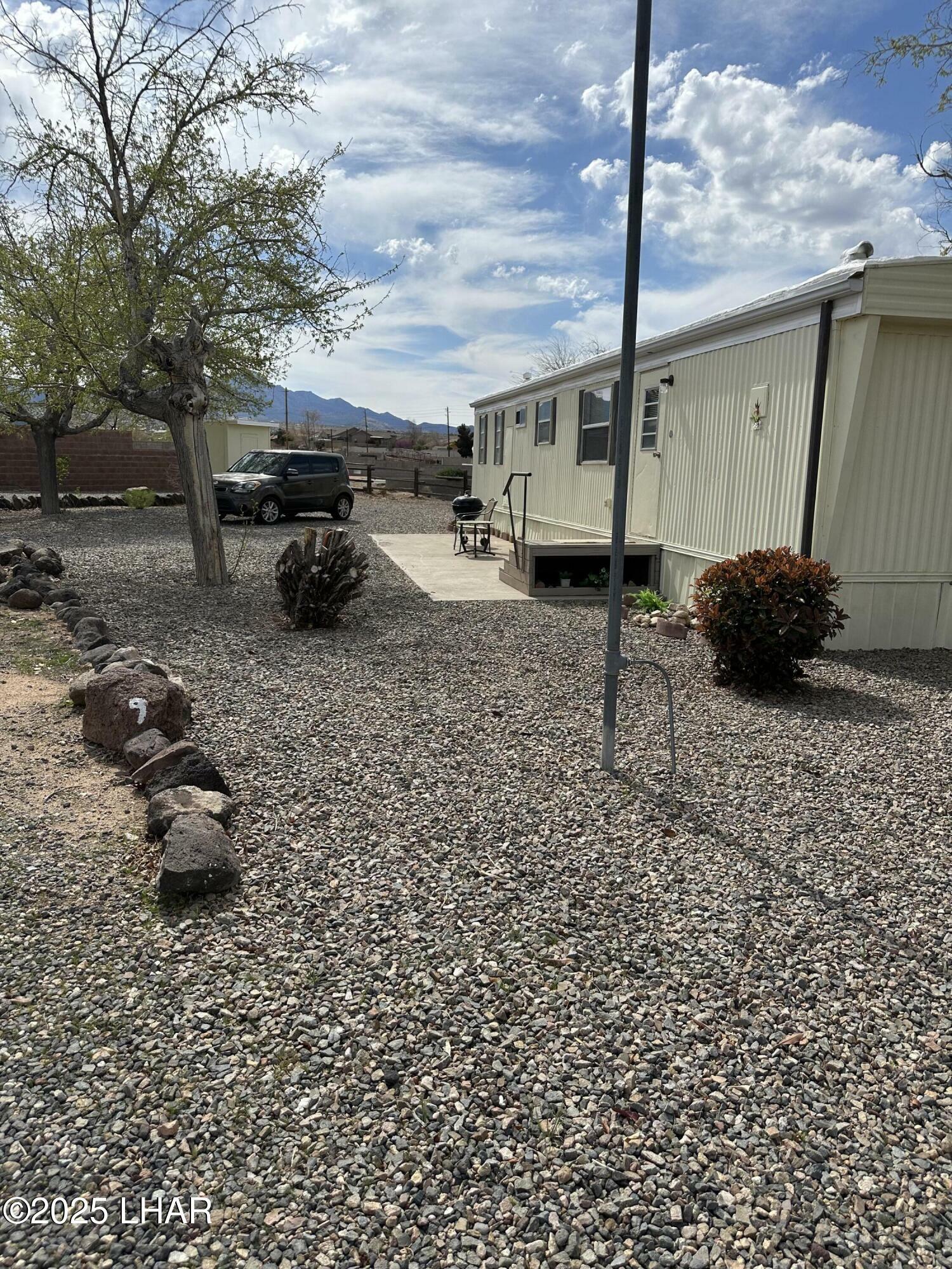 Property Photo: 3003 Hualapai Mtn Rd AZ 86401