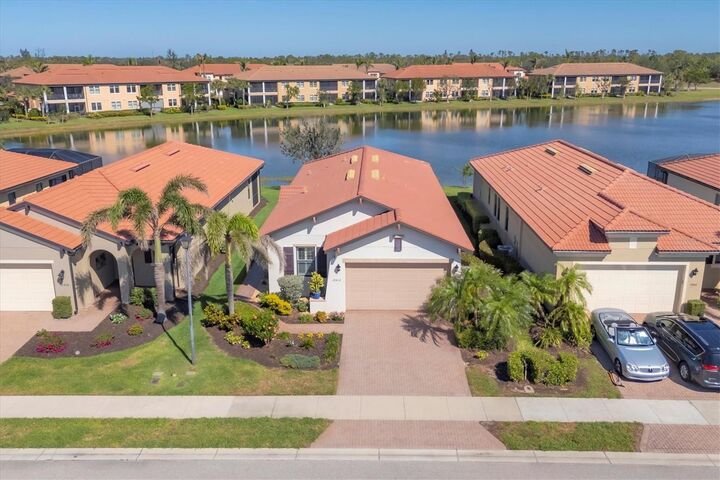 Property Photo: 10412 Crooked Creek Drive FL 34293