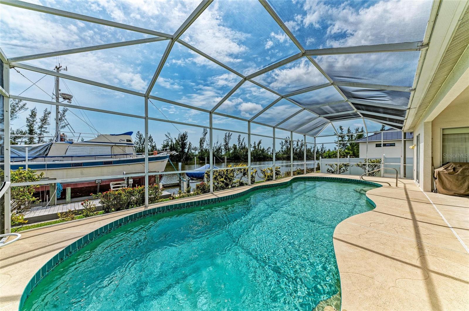 Property Photo:  10640 Ayear Road  FL 33981 