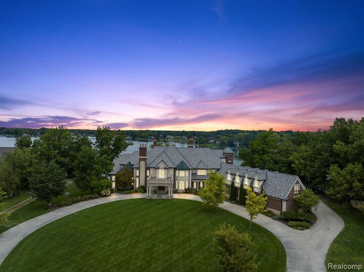 Property Photo:  10399 Lakeshore Drive  MI 48438 8705 