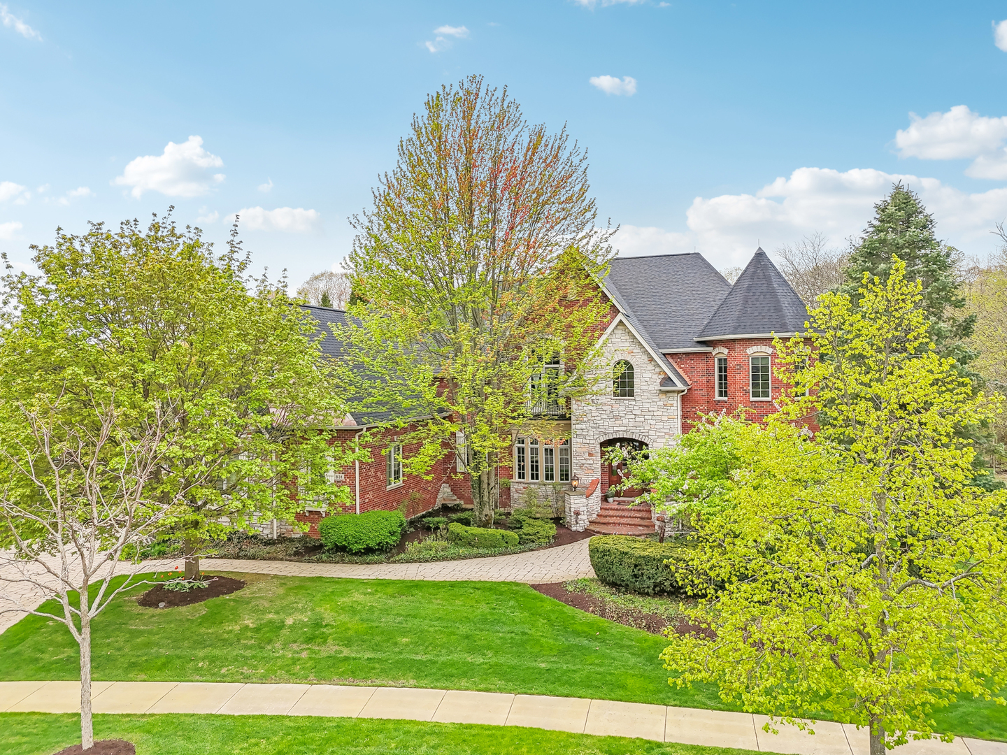 Property Photo: 831 Alberosky Way IL 60510