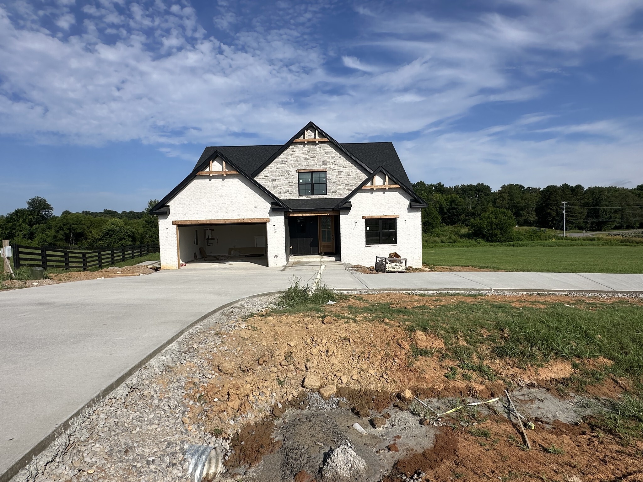 Property Photo: 230 Hall Ct TN 37010
