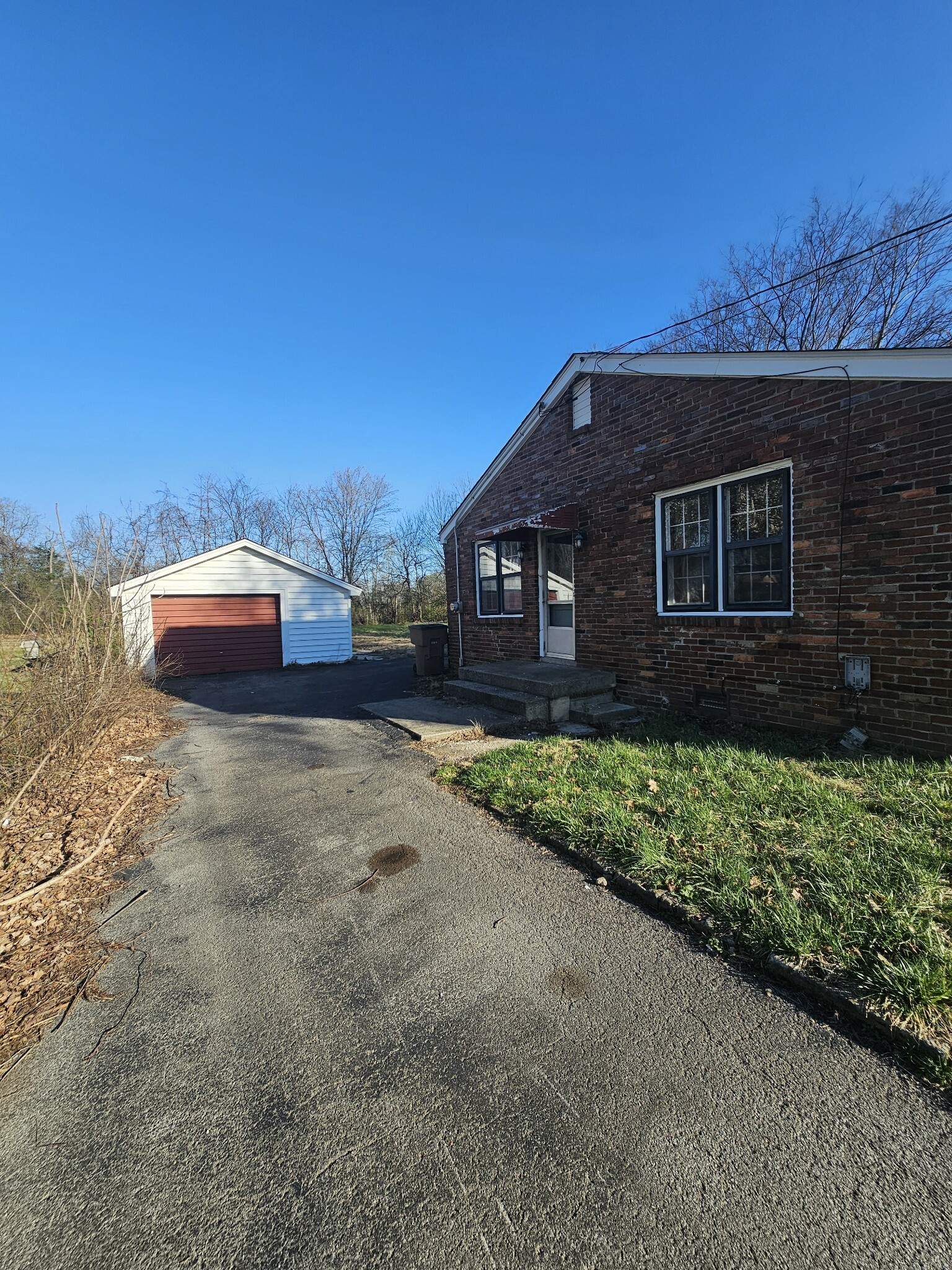 Property Photo: 1842 Reynolds Rd TN 37217
