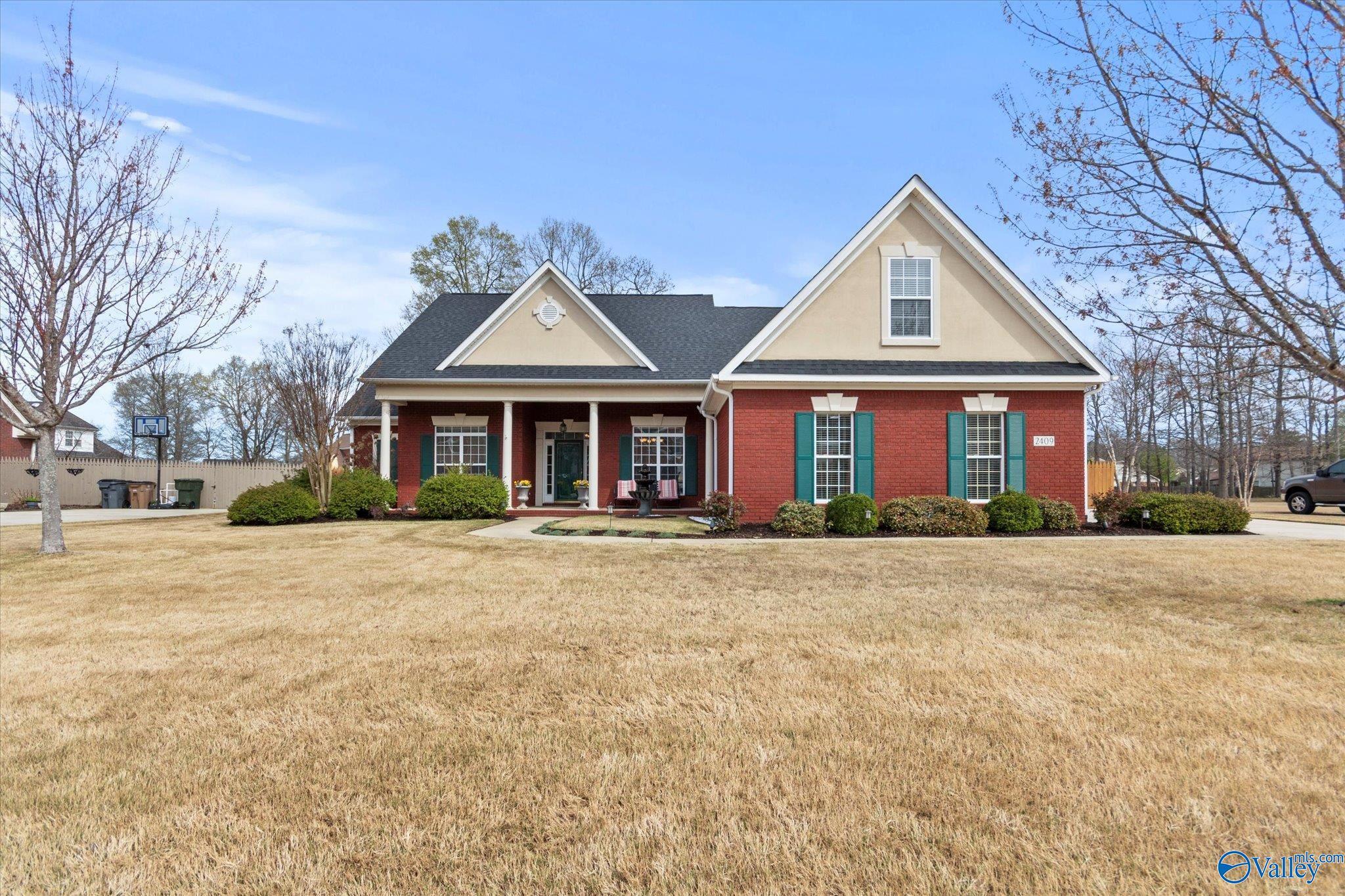 Property Photo: 2409 Jarvis Street SW AL 35603