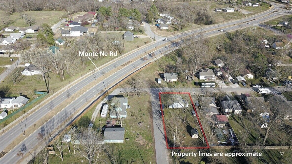 Property Photo:  902 S D Street  AR 72756 