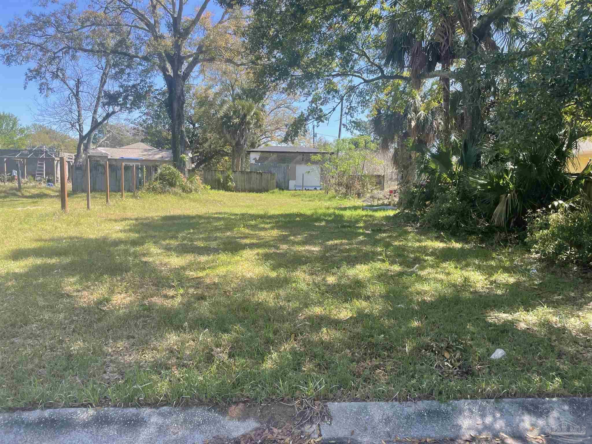 Property Photo: 1212 N 6th Ave FL 32503