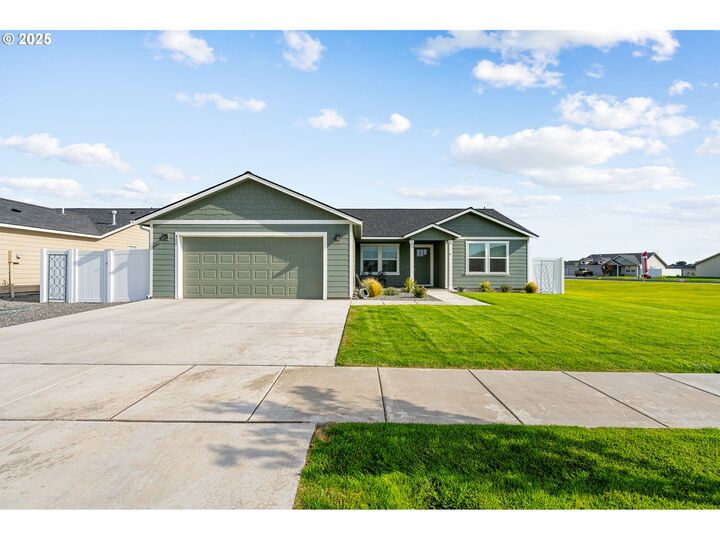 Property Photo: 400 SW Goldfinch Ln OR 97818