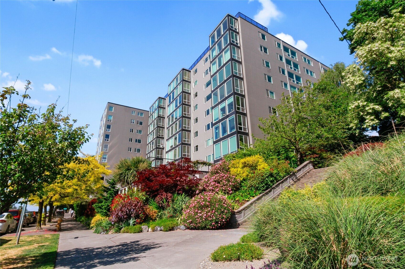 Property Photo: 308 E Republican Street 611 WA 98102