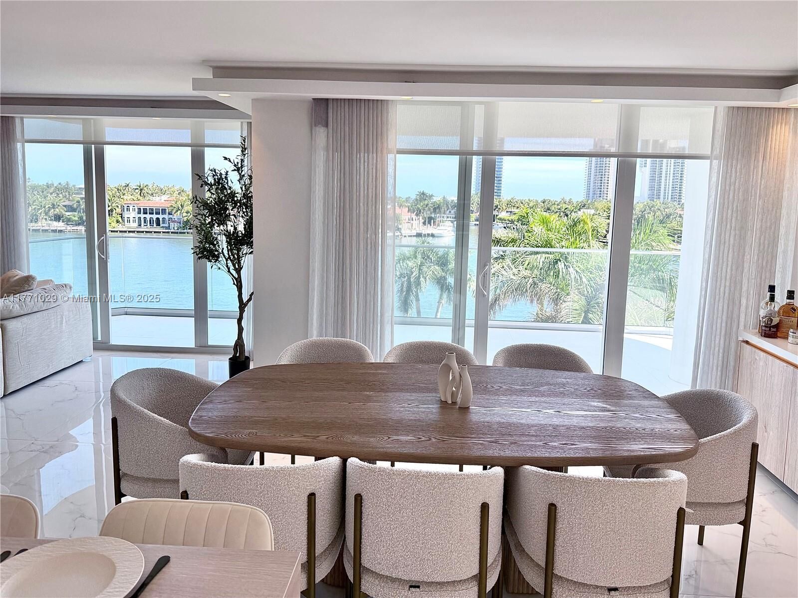 Property Photo:  19707 Turnberry Way 6E  FL 33180 