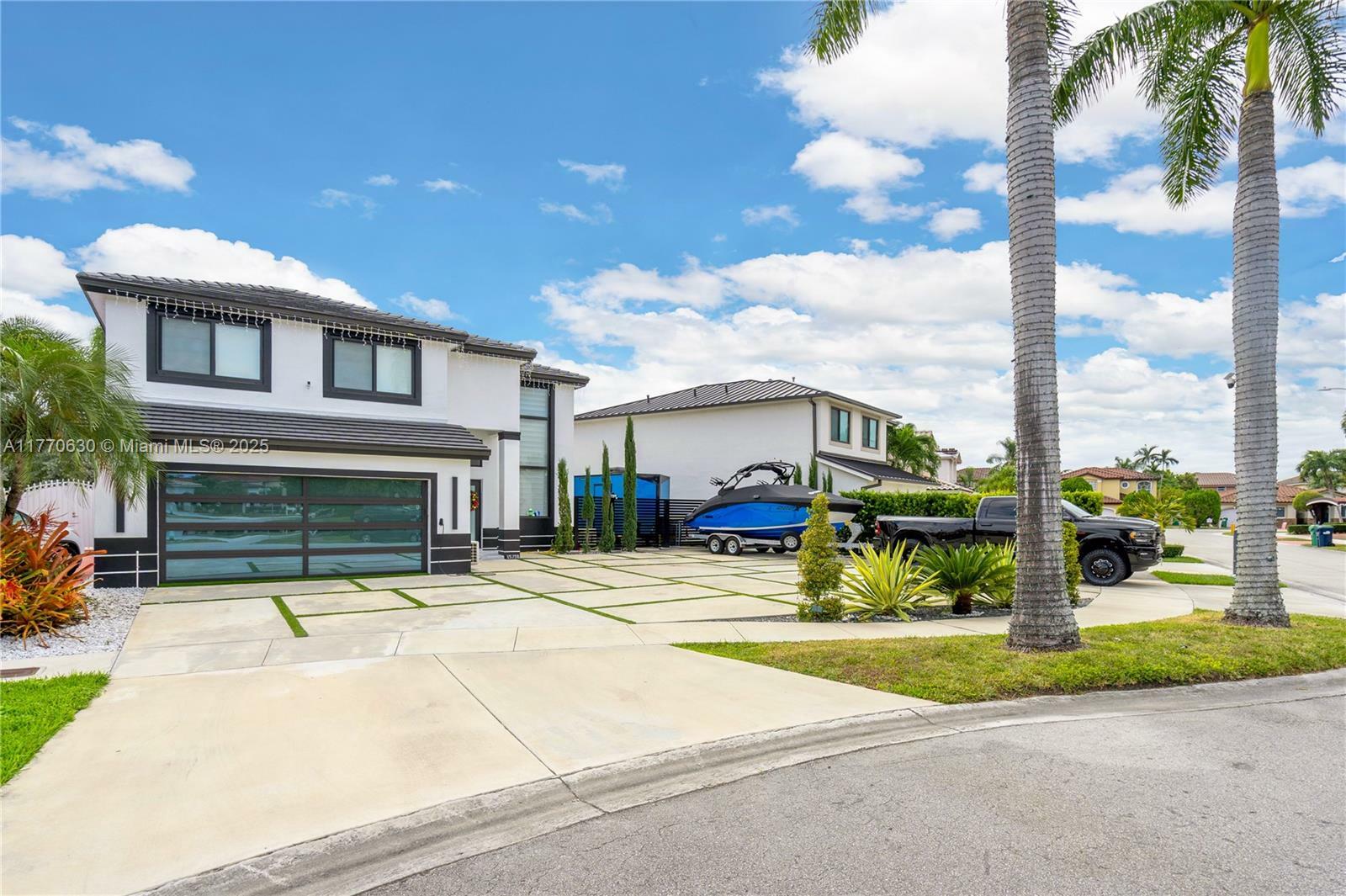 Property Photo: 15738 SW 92nd St FL 33196