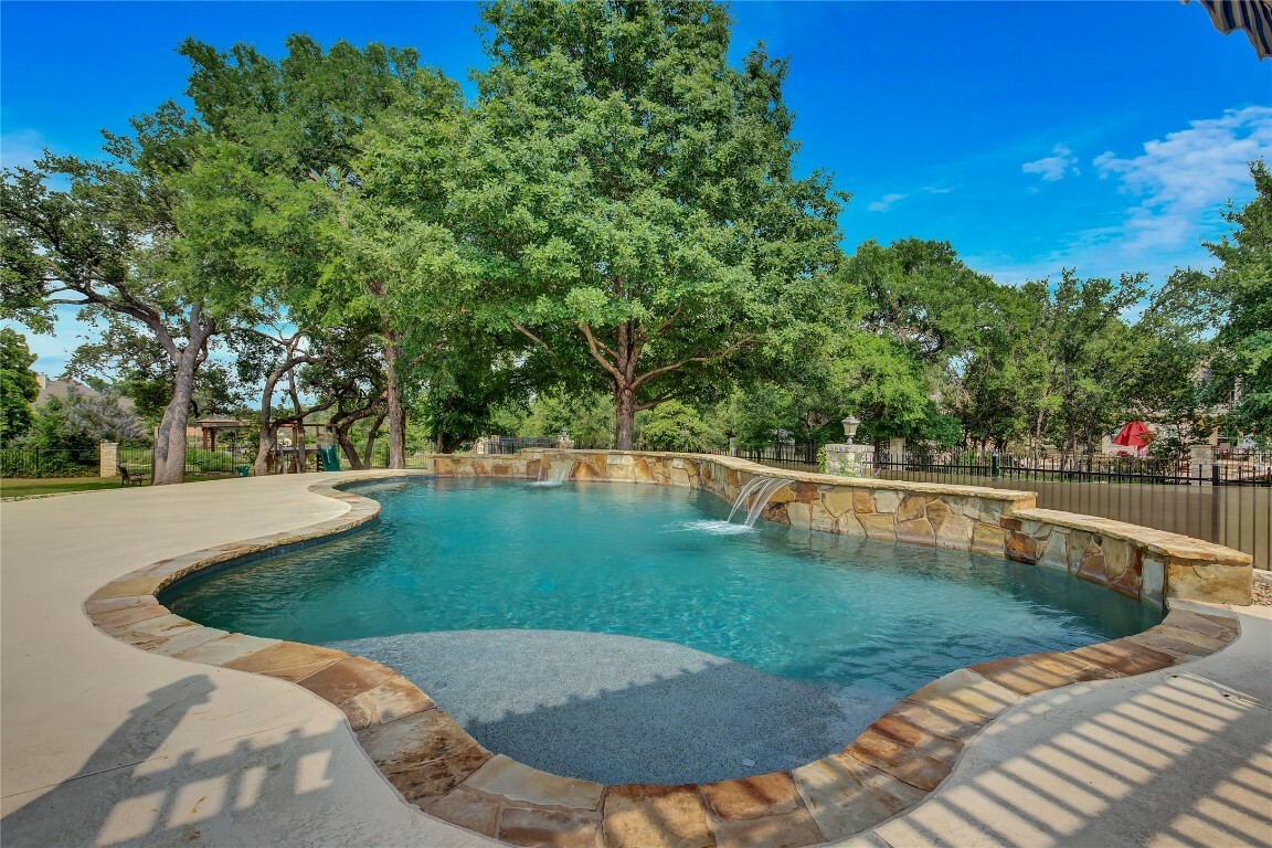 104 Standing Oak Drive  Georgetown TX 78633 photo