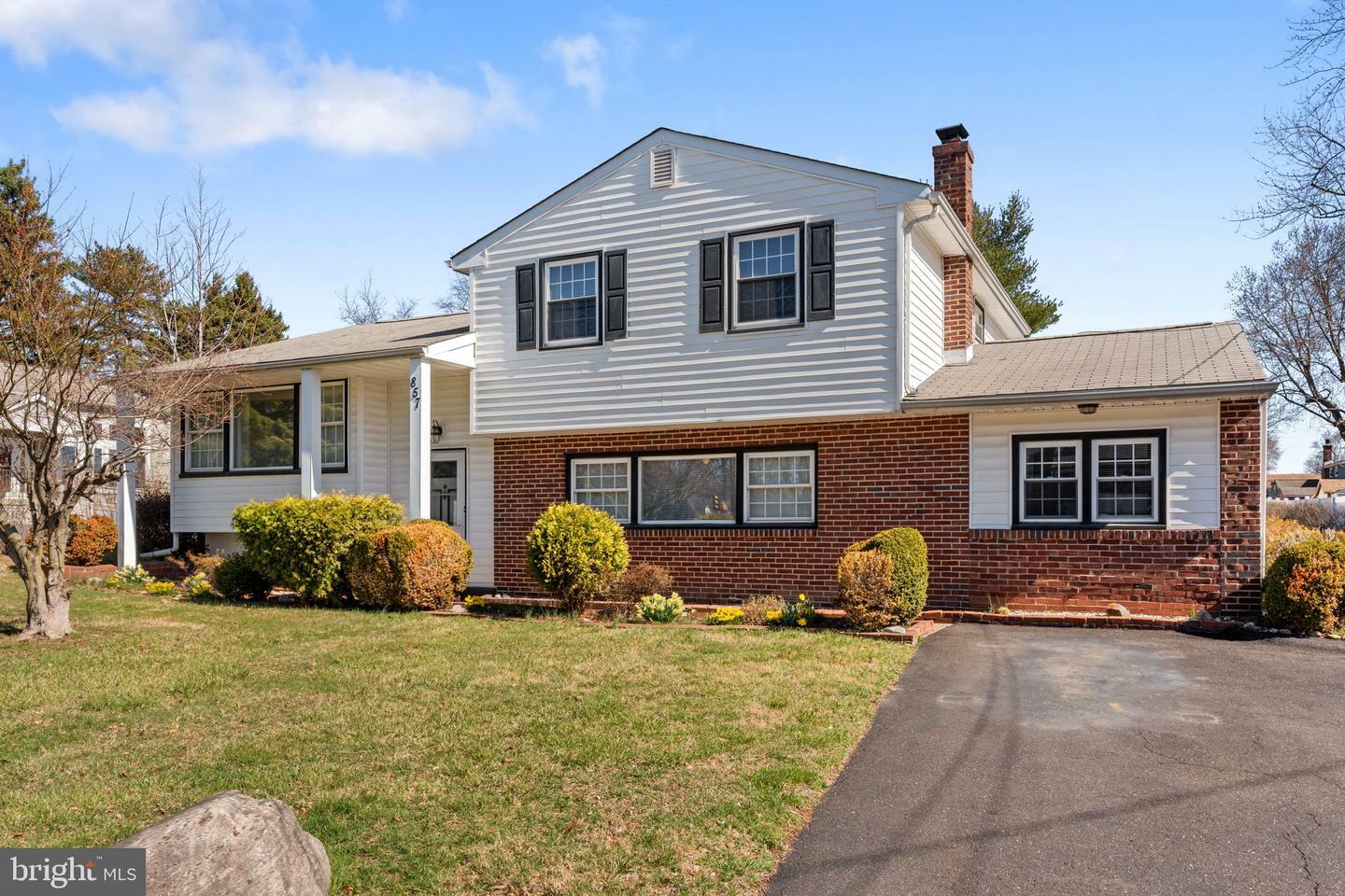 Property Photo: 857 W County Line Road PA 19040