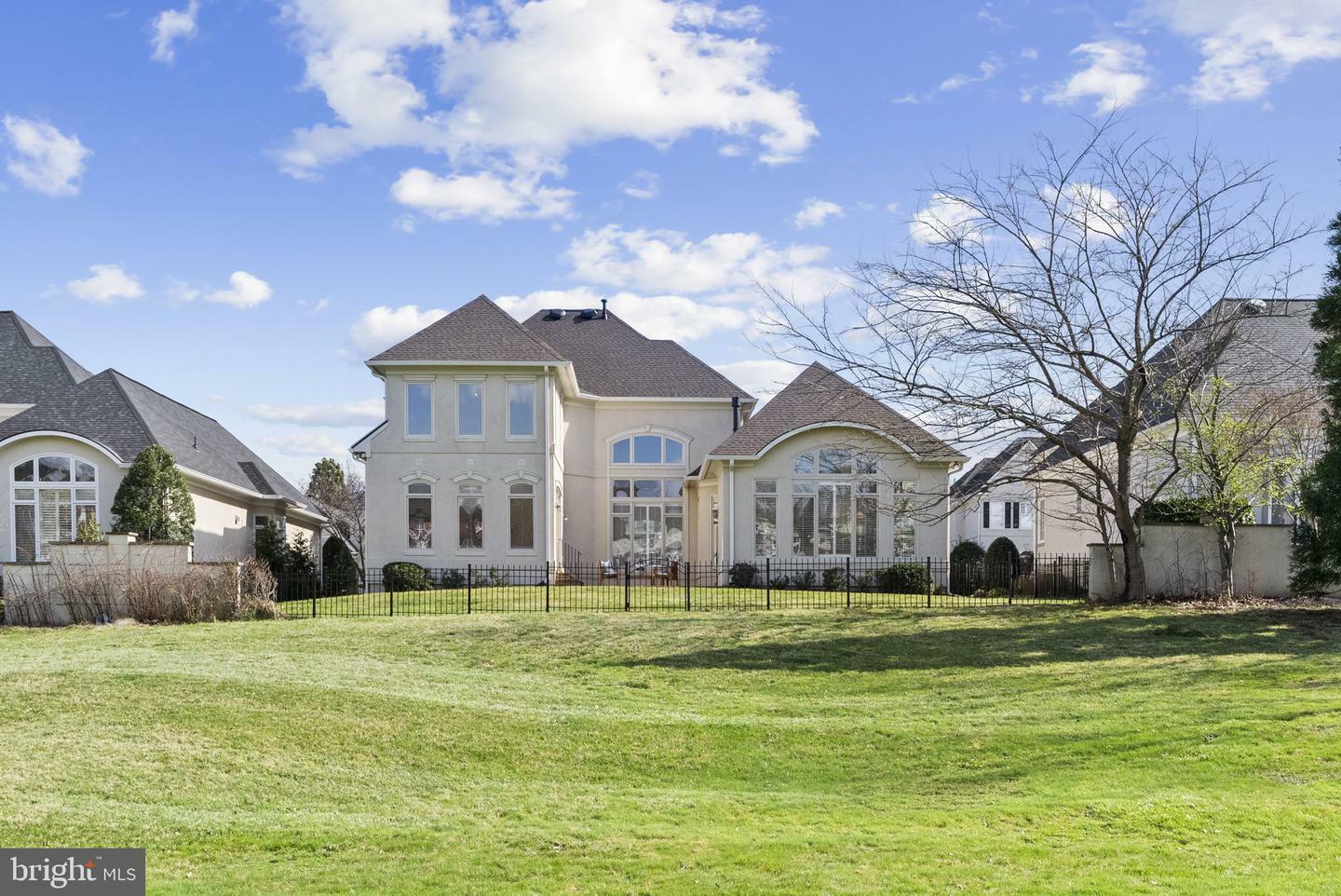 Property Photo: 43576 Jackson Hole Circle VA 20176