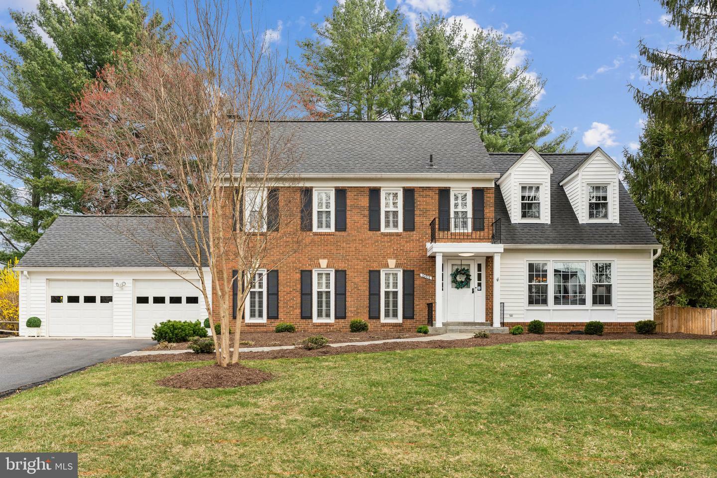 Property Photo: 16917 Old Colony Way MD 20853