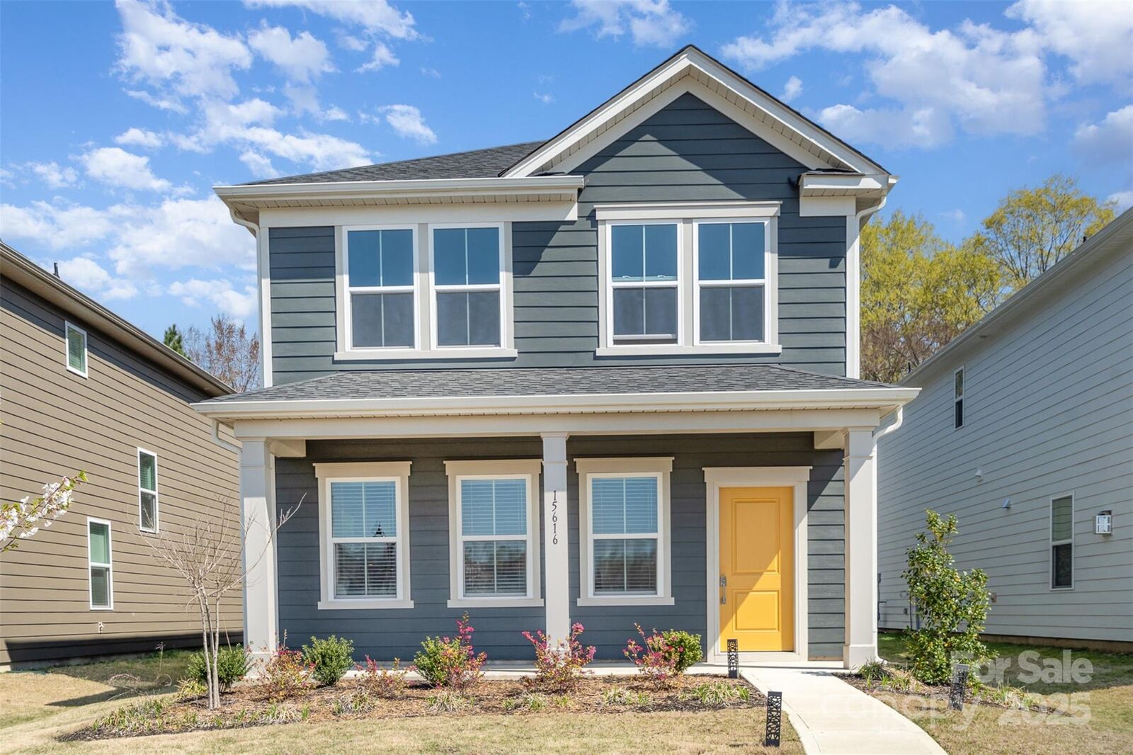 Property Photo: 15616 Parkside Crossing Drive NC 28278