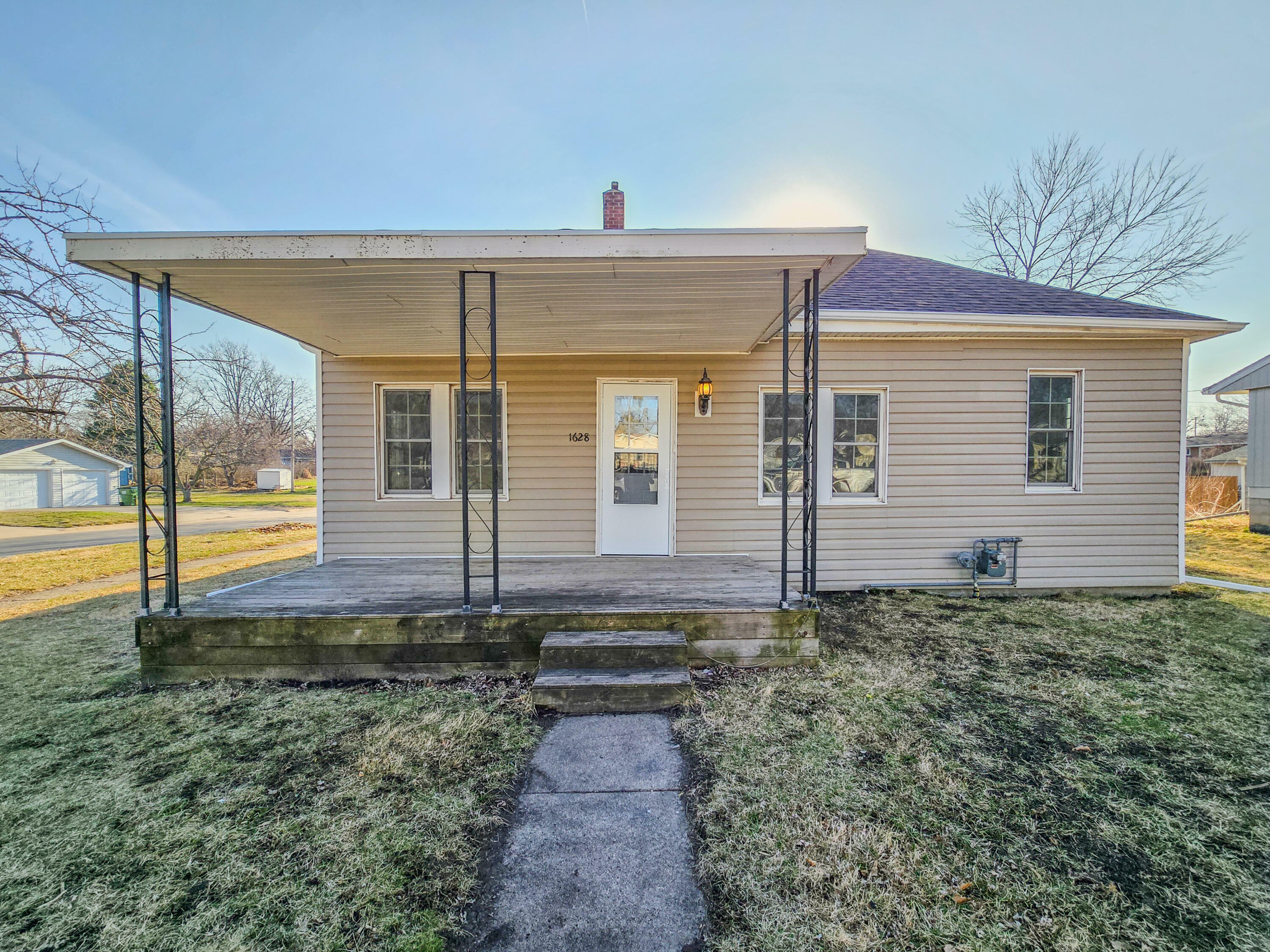 Property Photo: 1628 Tama Street IA 50036