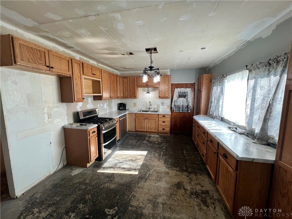 Property Photo: 6911 Bellefontaine Road OH 45424