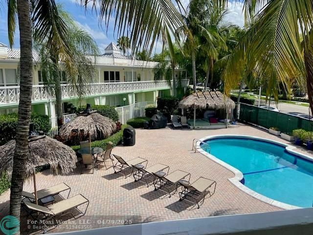 Property Photo: 2124 NE 5th Ave 202 FL 33305
