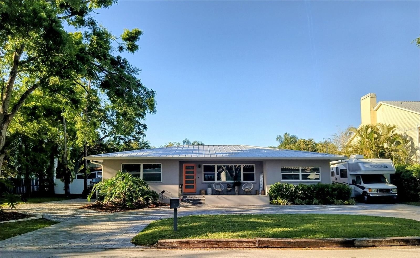 Property Photo:  3217 W Lawn Avenue  FL 33611 