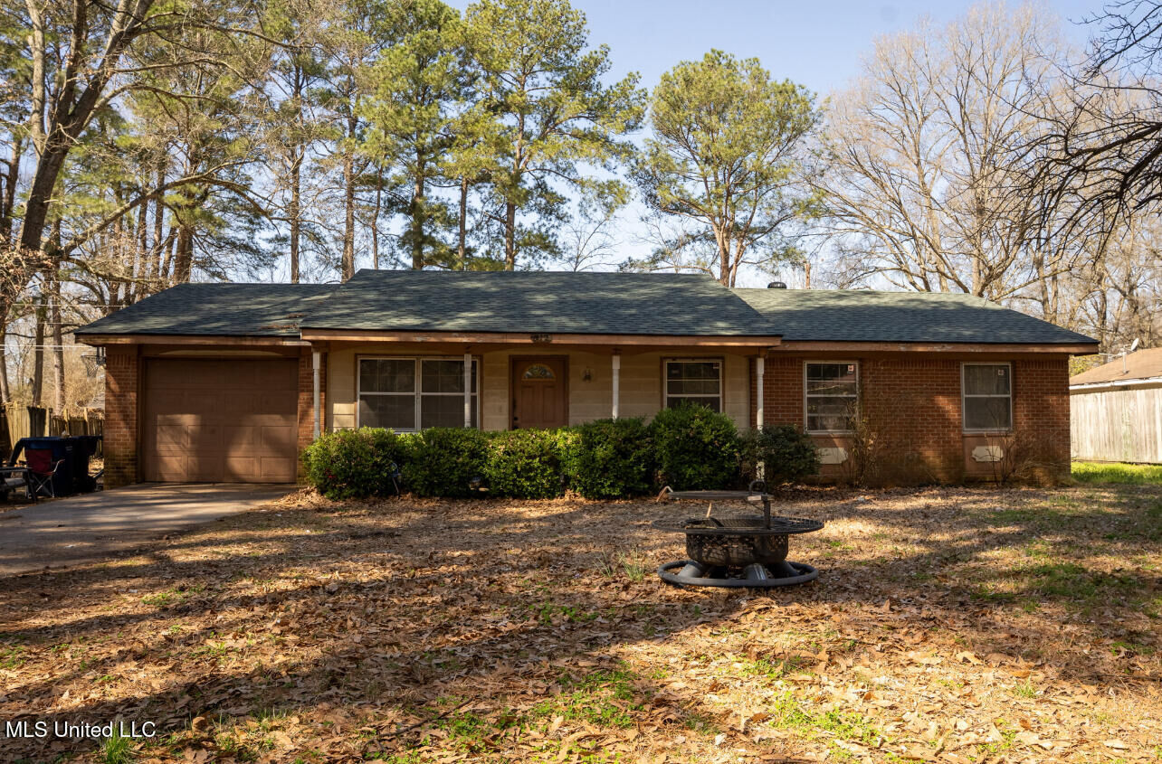 Property Photo:  212 Gordan Drive  MS 38606 
