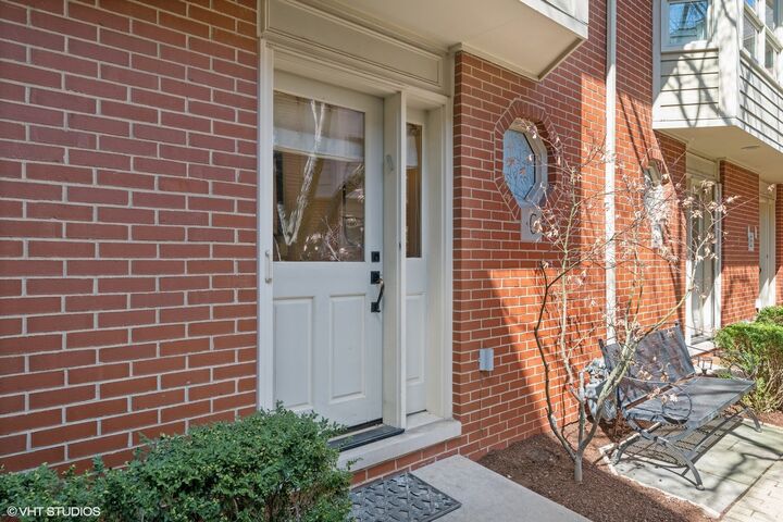 Property Photo: 1881 N Poe Street C IL 60614