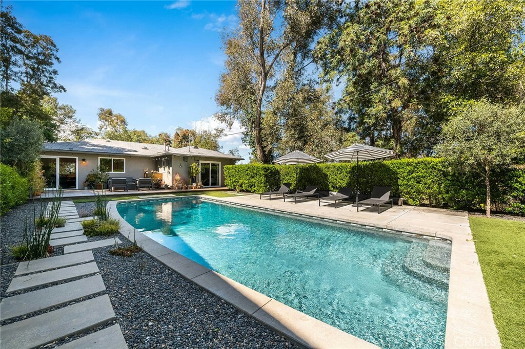 3126 Oakcrest Drive  Los Angeles CA 90068 photo
