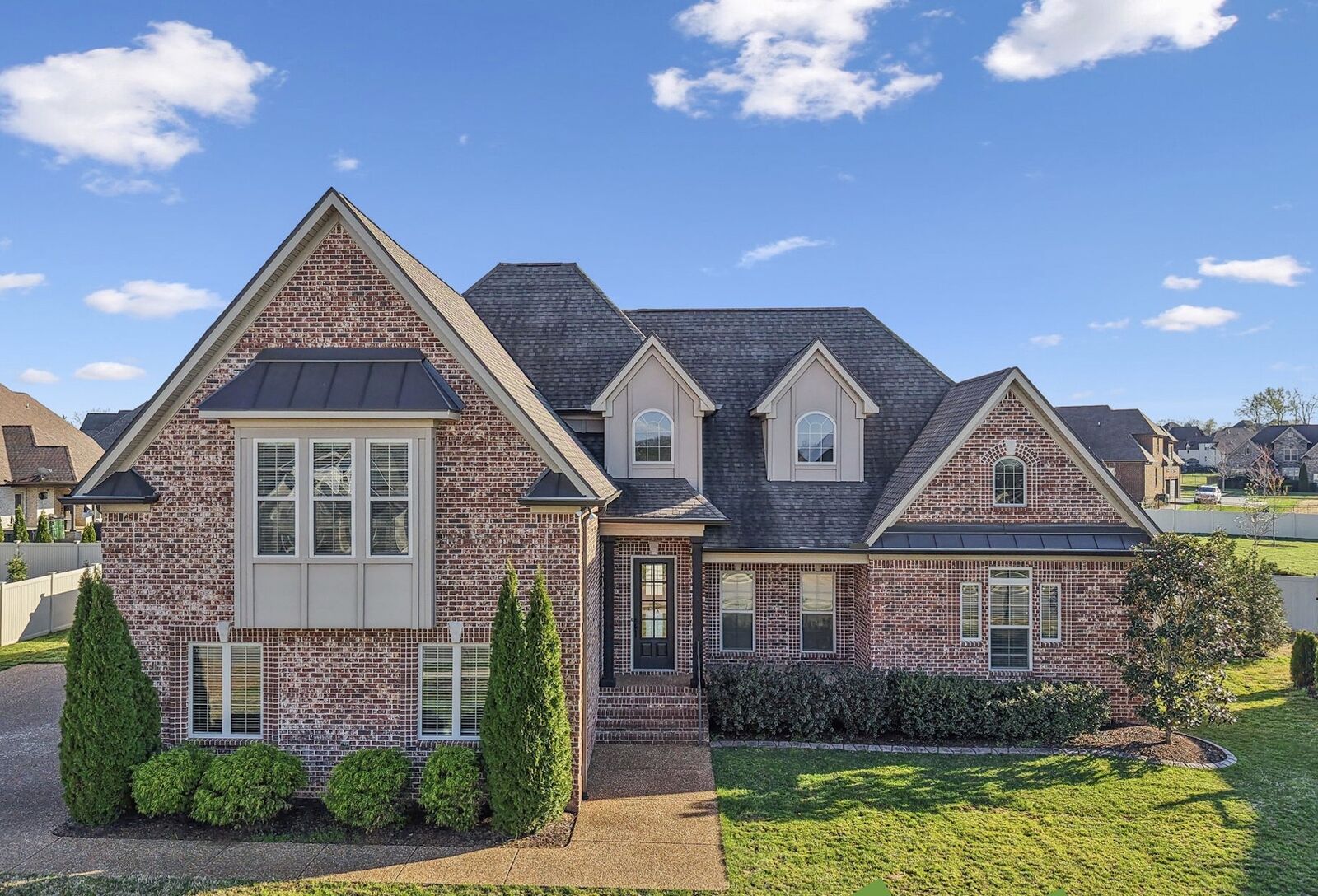 Property Photo: 832 Brook Trl TN 37087