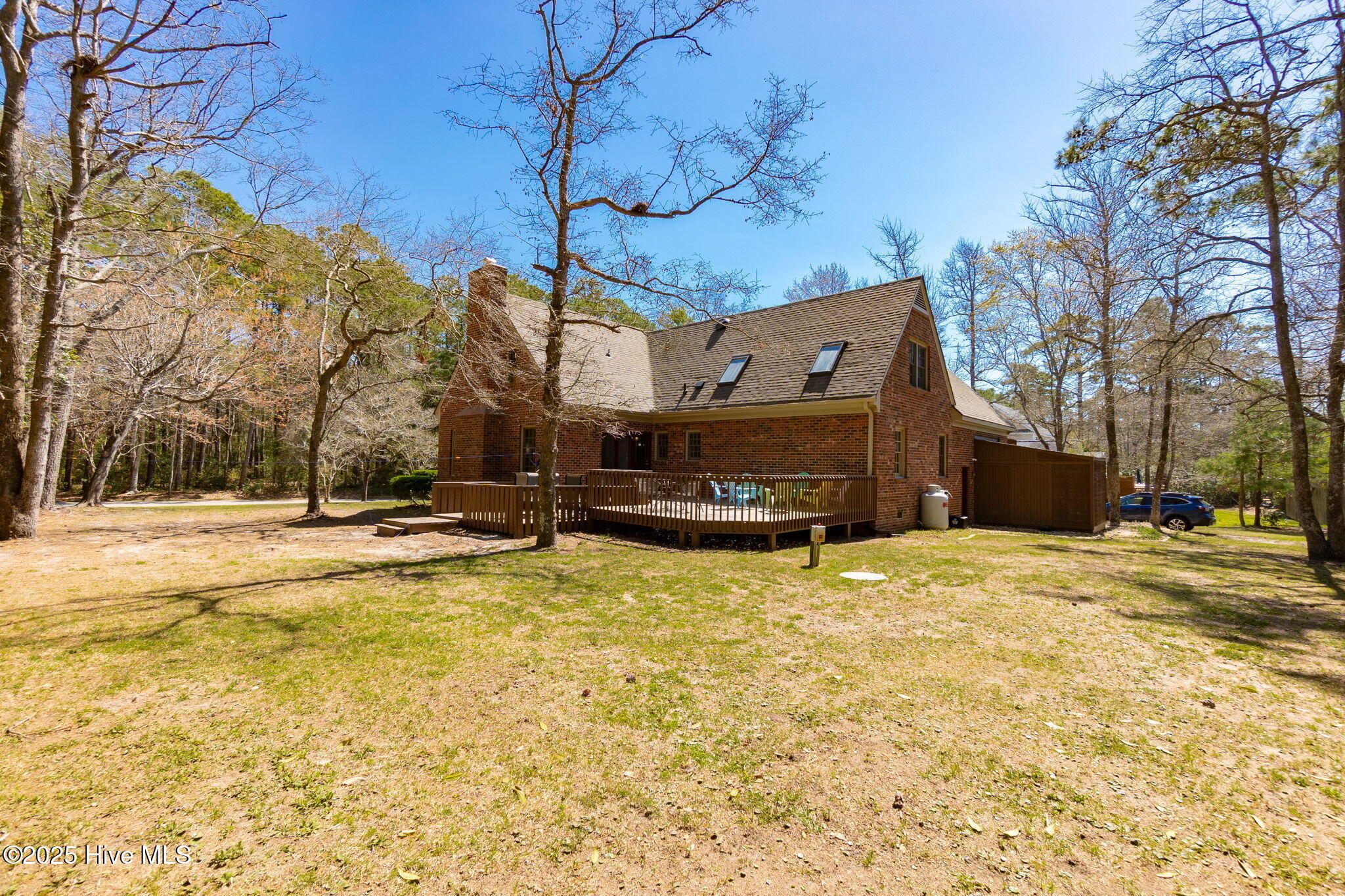 Property Photo:  105 Sleepy Hollow Drive  NC 28570 