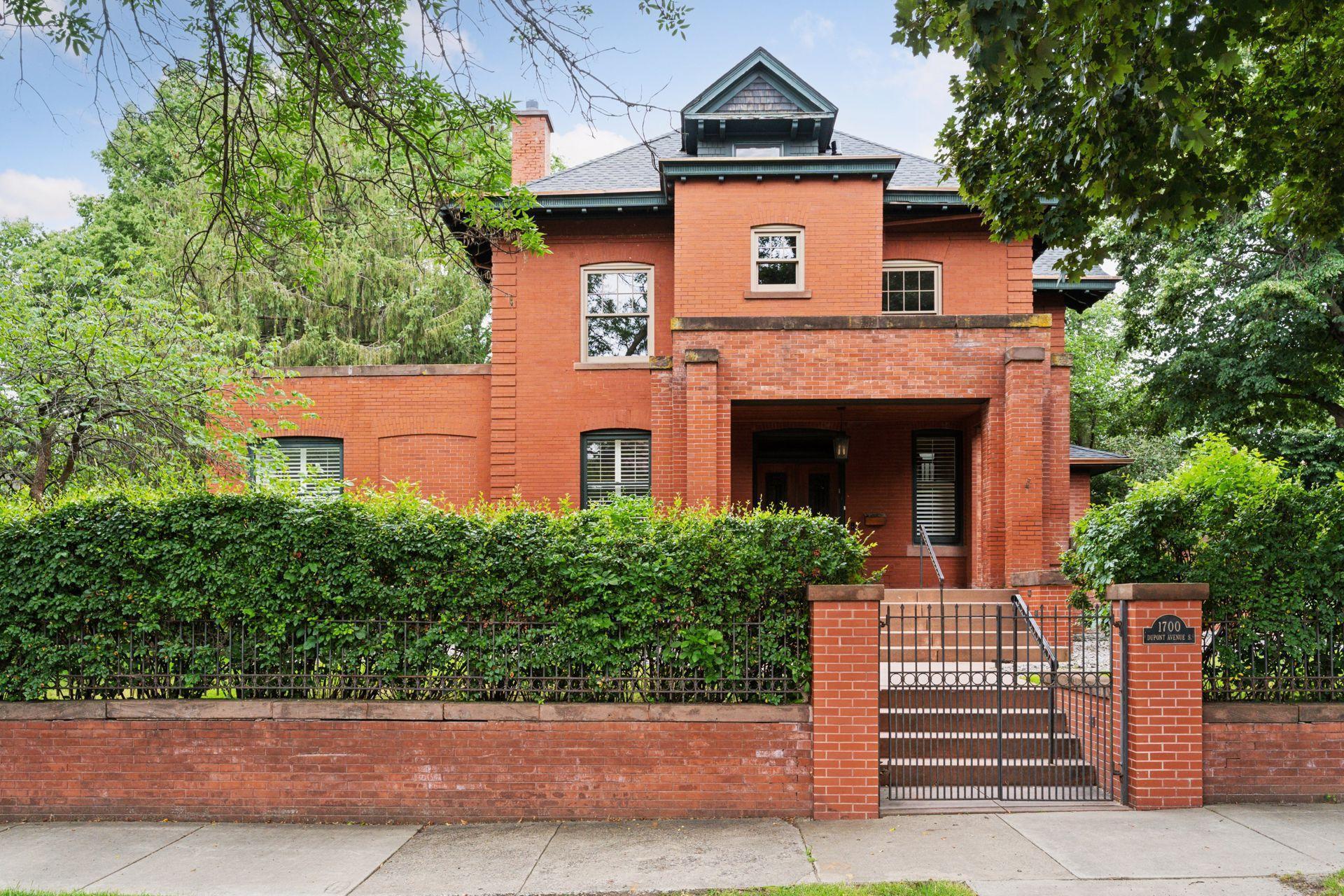 Property Photo: 1700 Dupont Avenue S MN 55403
