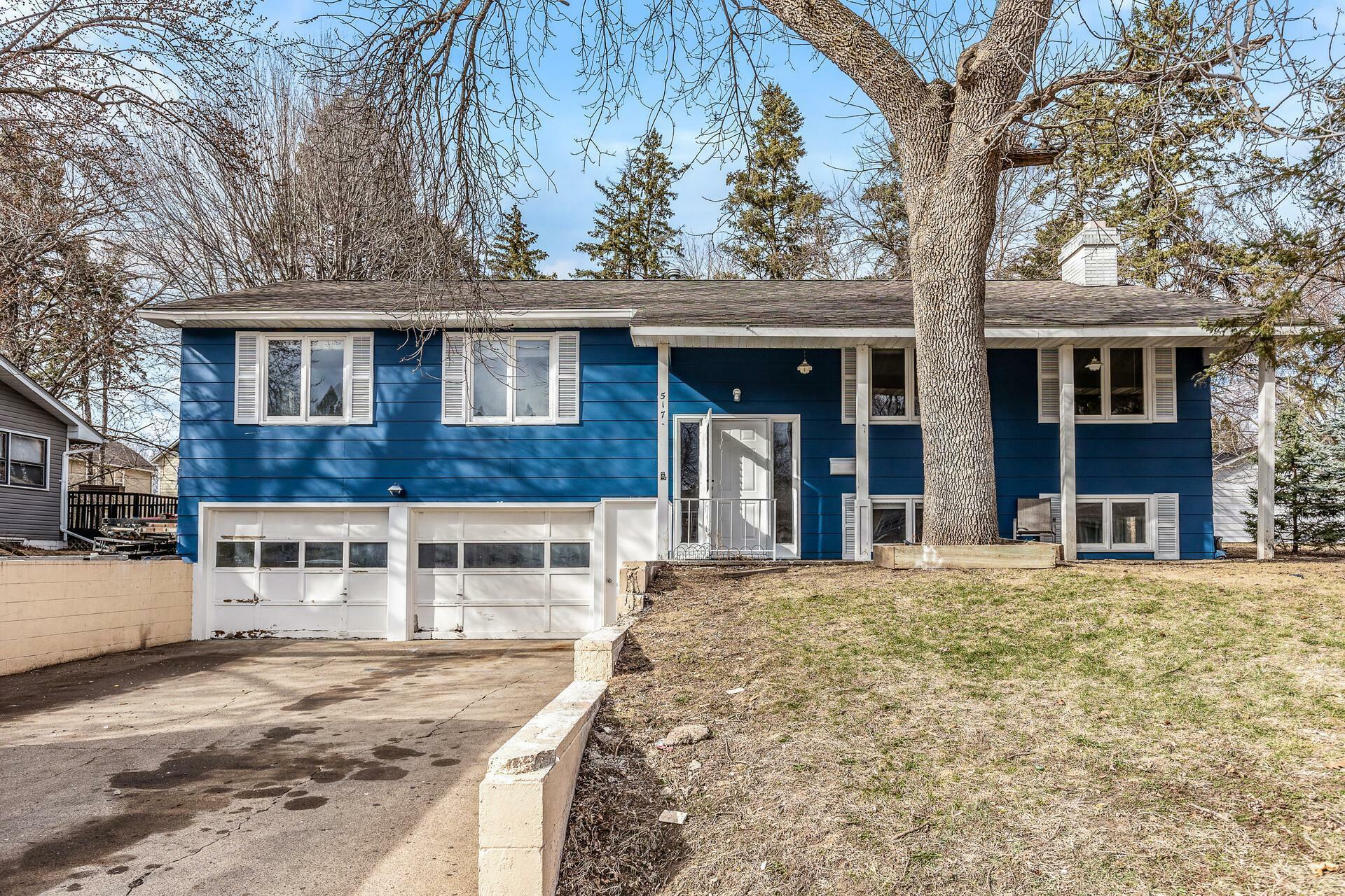 Property Photo:  517 Woodley Street E  MN 55057 