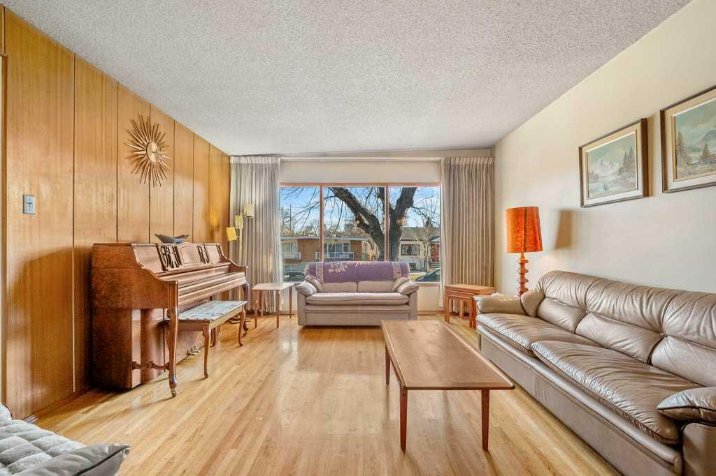 Property Photo: 118 &Amp 120 30 Avenue NW AB T2M 2M9
