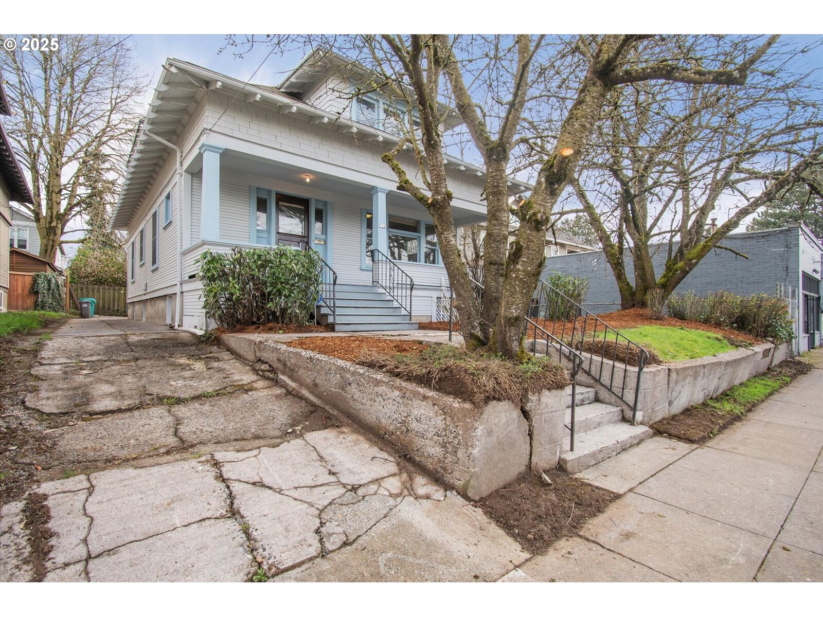 Property Photo:  716 N Alberta St  OR 97217 