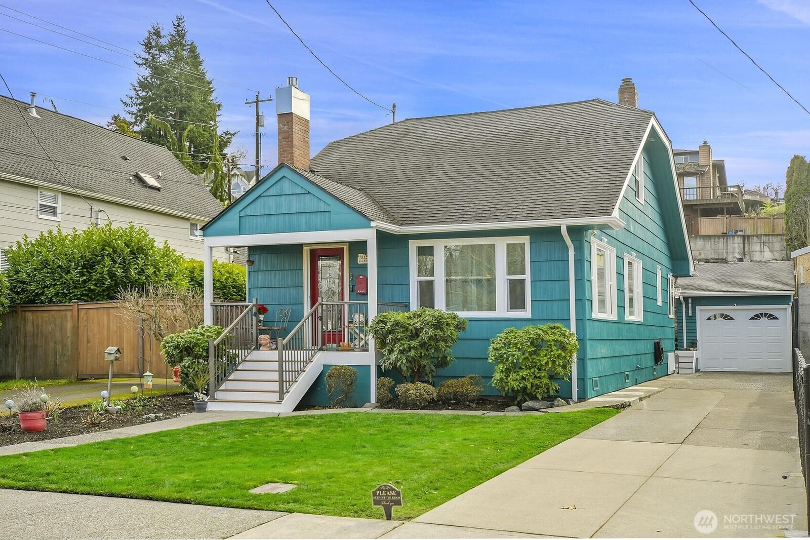Property Photo:  810  33rd Street  WA 98201 