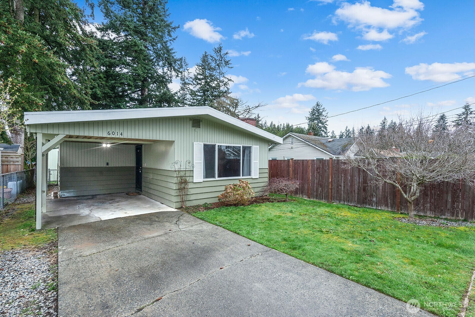 Property Photo:  6014  East Drive  WA 98203 