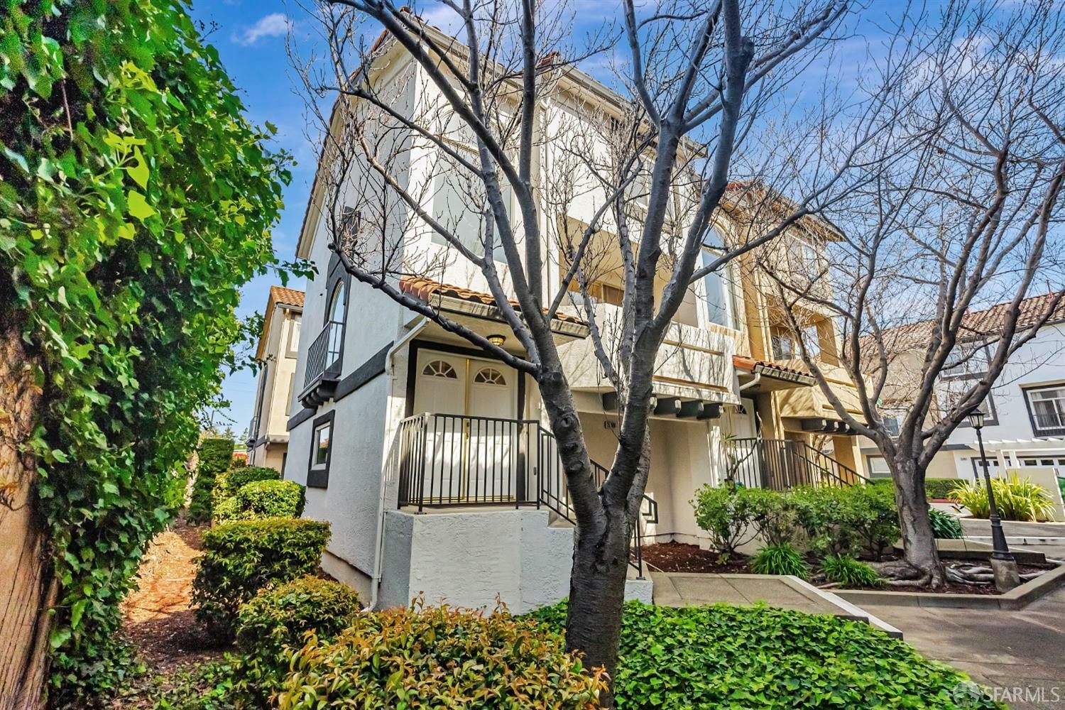 Property Photo: 25109 Angelina Lane 17 CA 94544