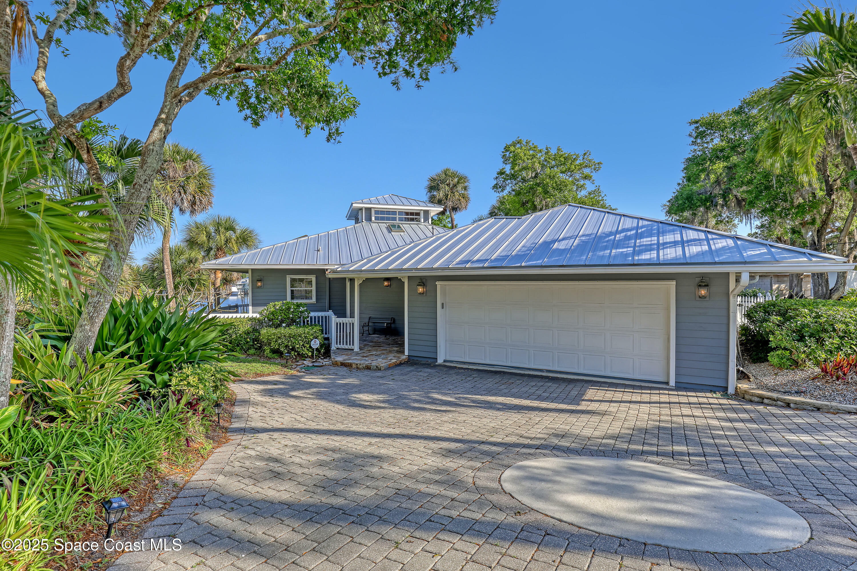 Property Photo: 940 W Whitmire Drive FL 32935