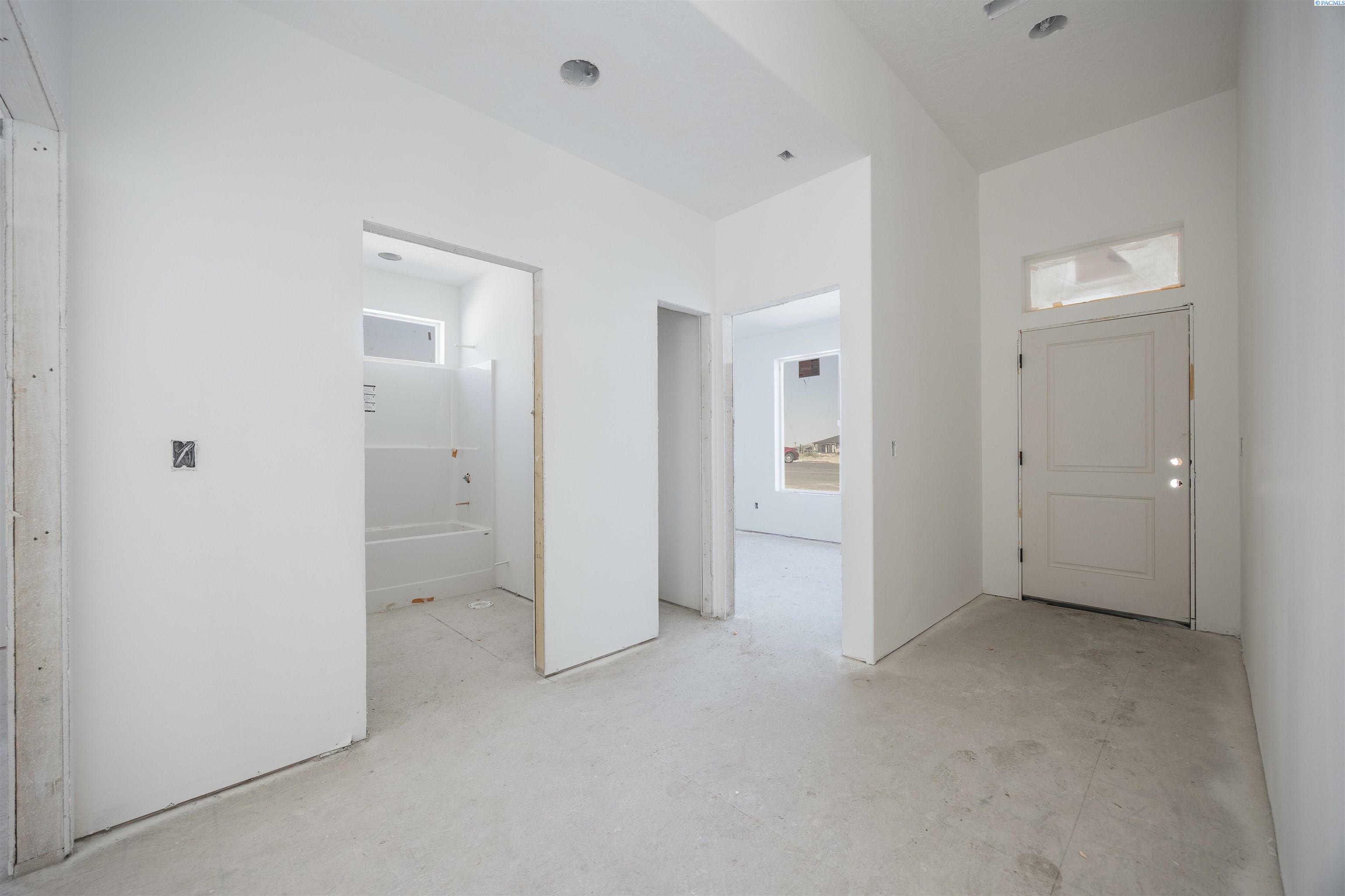Property Photo: 3741 Nuthatch St WA 99352