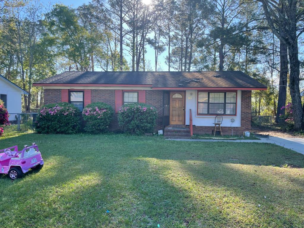 Property Photo: 911 Jamestown Drive GA 31601