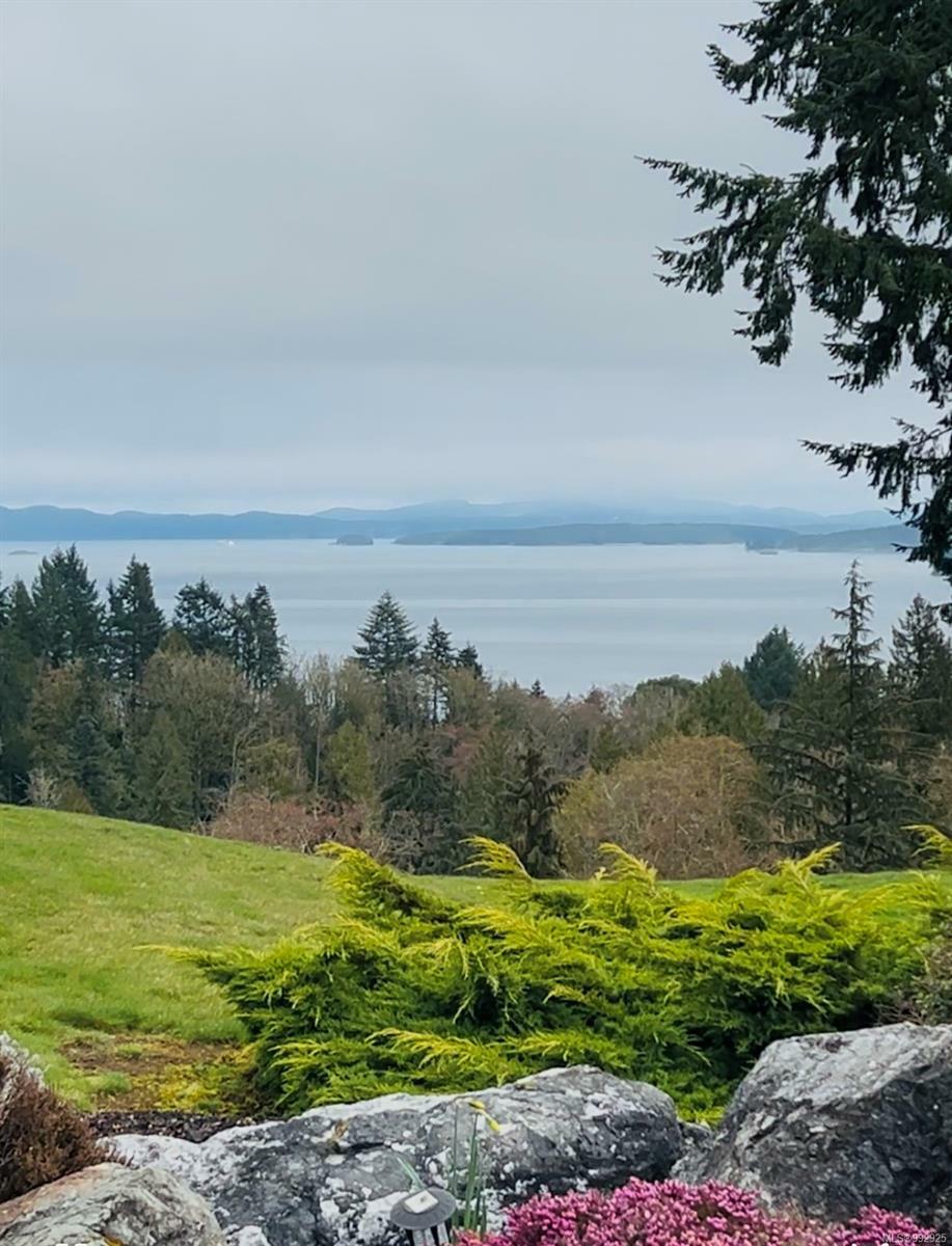 Property Photo: 3449 Arbutus Dr S BC V8H 0K8