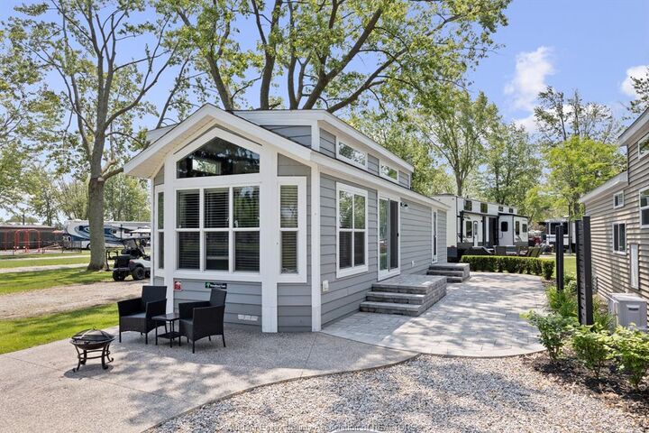 981 County Rd 2 187  Lakeshore ON N8L 1B4 photo