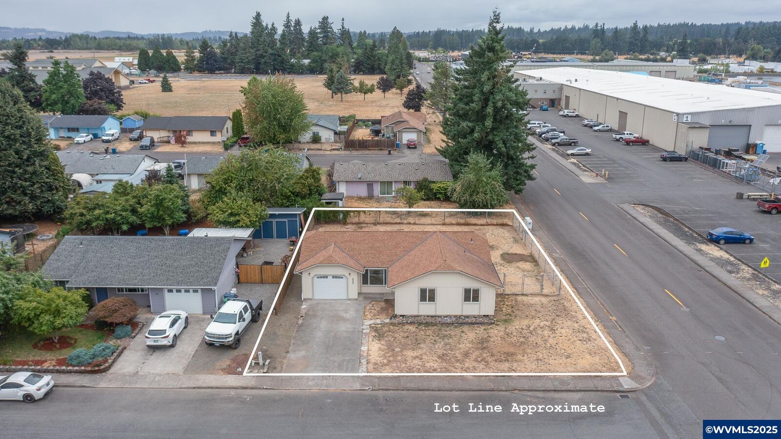 Property Photo:  995 N 8th St  OR 97325 
