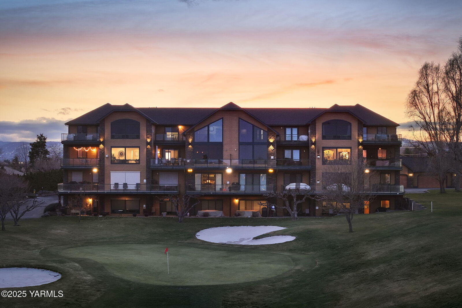 Property Photo:  9150 Occidental Rd 10  WA 98903 