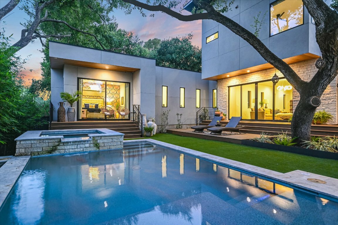 Property Photo: 403 Ridgewood TX 78746