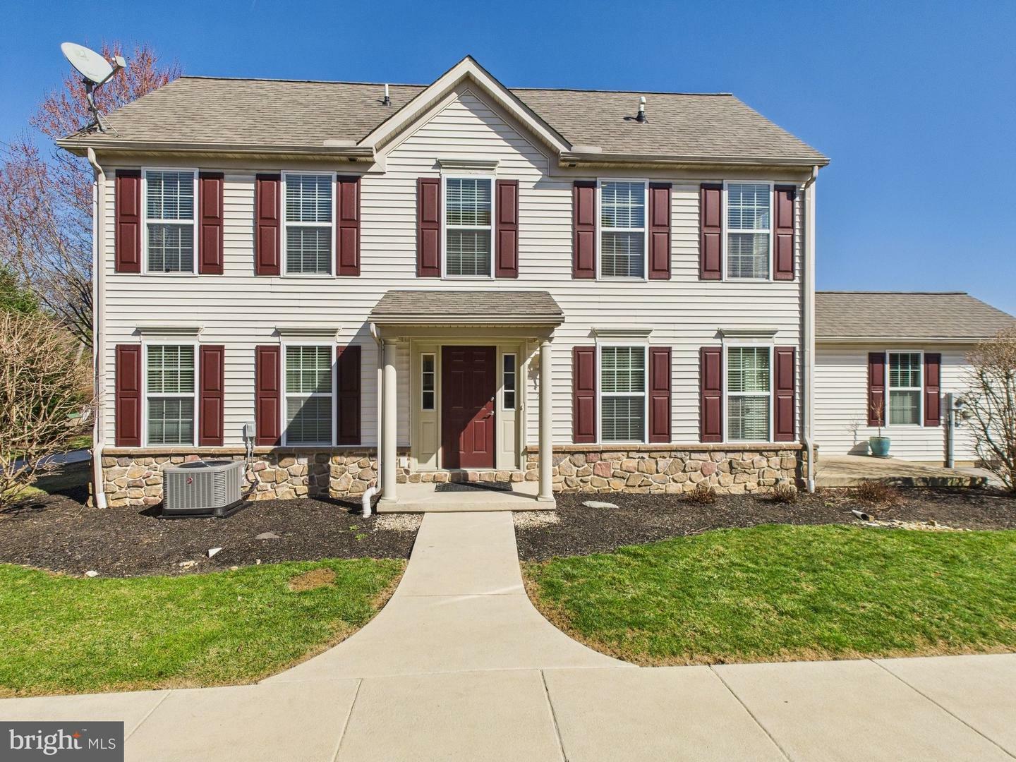 Property Photo: 720 E Newport Road PA 17543