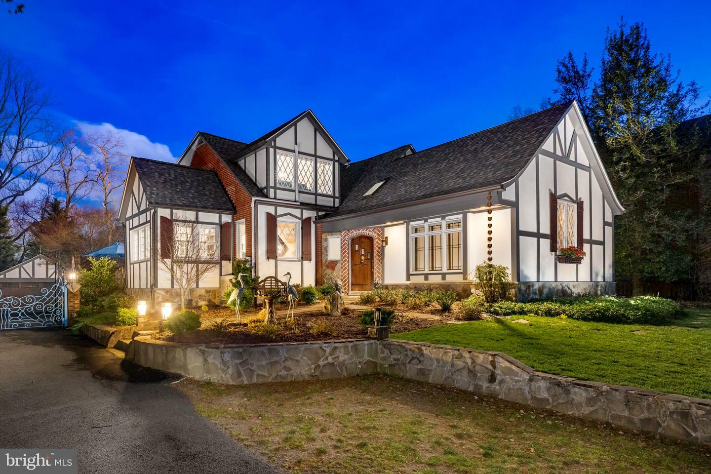 Property Photo: 345 Church Street NE VA 22180