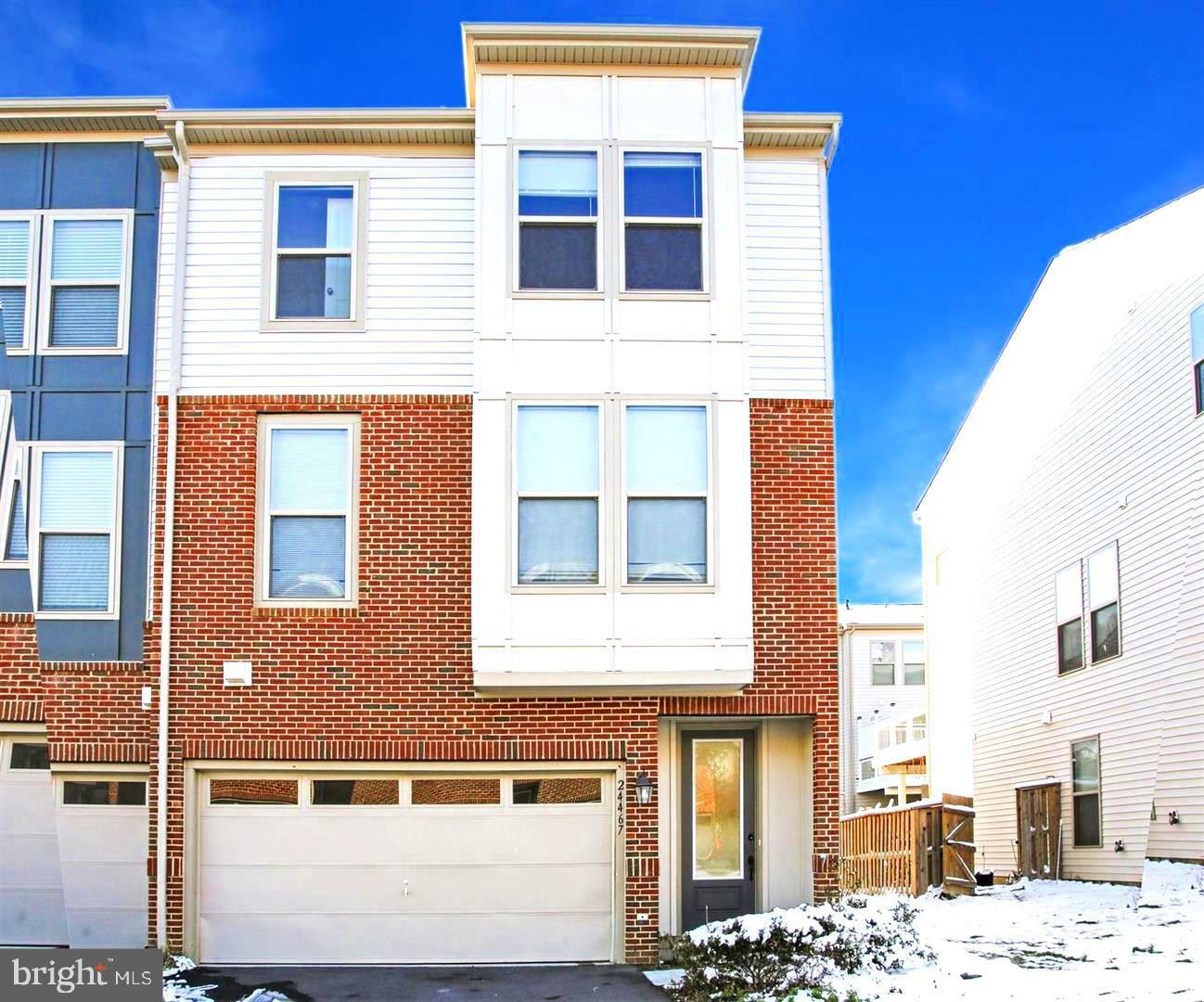 Property Photo: 24467 Juniper Wood Terrace VA 20166